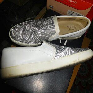 8.5M NATURALIZER MARIANNE 4 WHIE SILVER SLIDE ON SNEAKER LOAFER